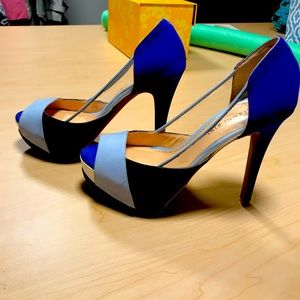 Gianni Bini Blue peep toe platforms